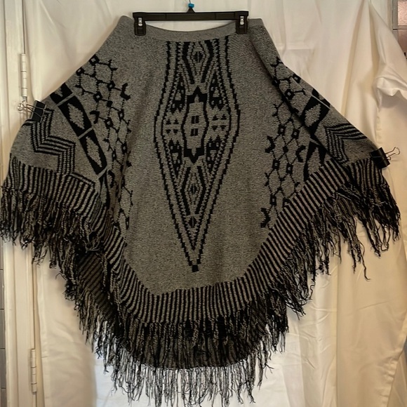 Warm Poncho Super Cute - Picture 1 of 4